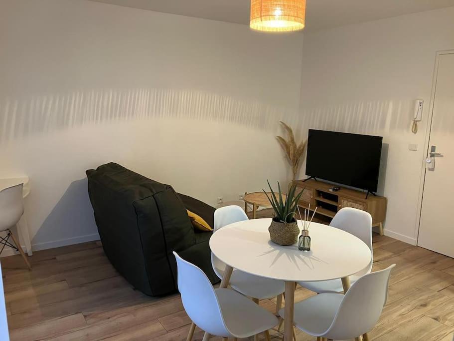 Ferienwohnung Studio Cosy 12 Min Arc De Triomphe Rueil-Malmaison Exterior foto